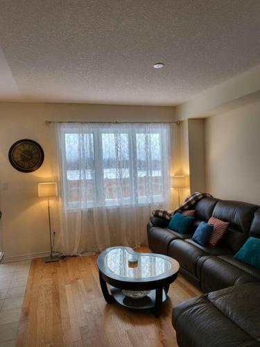 New Luxurious Home Minutes From Niagara Falls