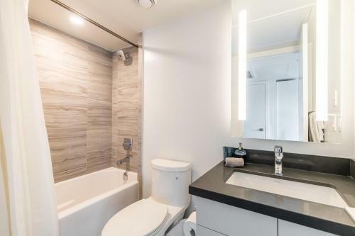Apartamento Designer 1br + Study Suite In Coveted Yorkville