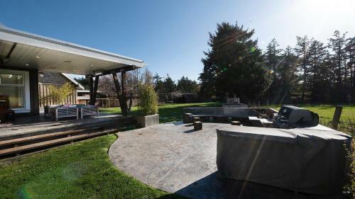 Country Retreat In Metchosin