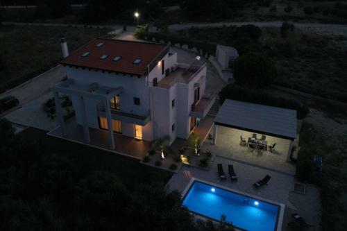 La Luna Villa