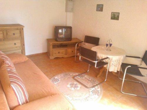 Kleines-ferienhaus-nur-5-auto-min-von-binz