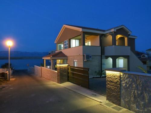 Apartments By The Sea Vir - 19419