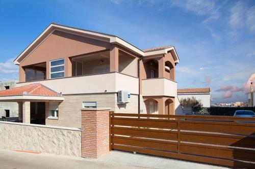 Apartments By The Sea Vir - 19419