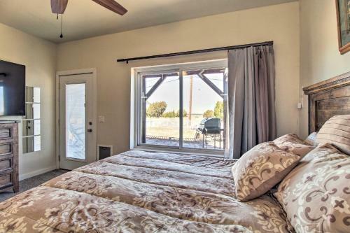 Quaint Show Low Home With Balcony And Lake Views!