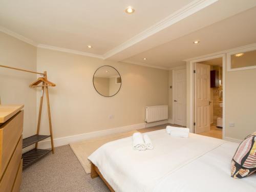 Pass The Keys Spacious 3 Bed Apartment In Prime Central Location