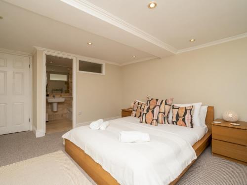 Pass The Keys Spacious 3 Bed Apartment In Prime Central Location