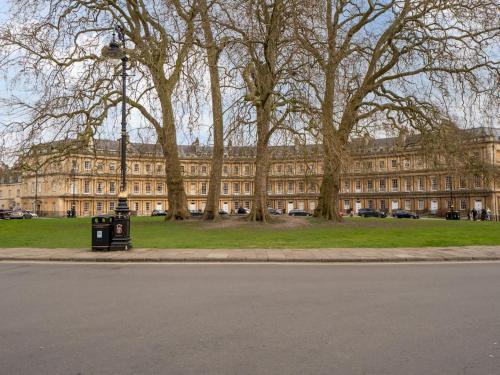 Pass The Keys Spacious 3 Bed Apartment In Prime Central Location