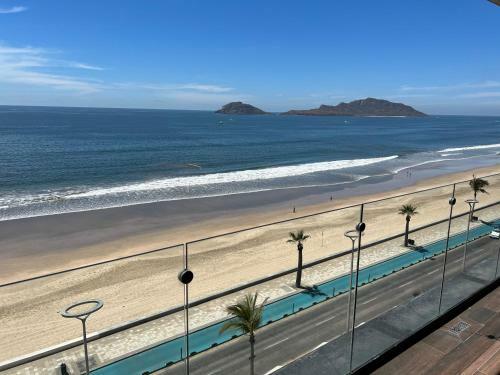 Apartamento Condo On Mazatlan Ocean Front Boardwalk ?malec�n?