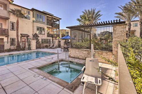 Apartamento Luxe Retreat With Rooftop Less Than Half Mi To Beach!