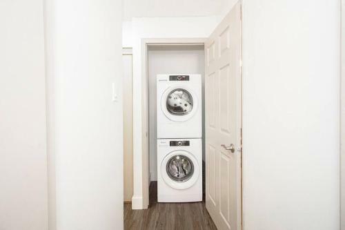 One Bedroom Unit With In Suite Laundry And Parking