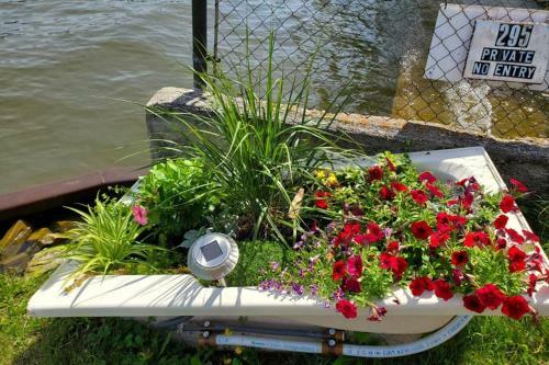 Apartamento Cottage With River Front & Minutes Away From Beach