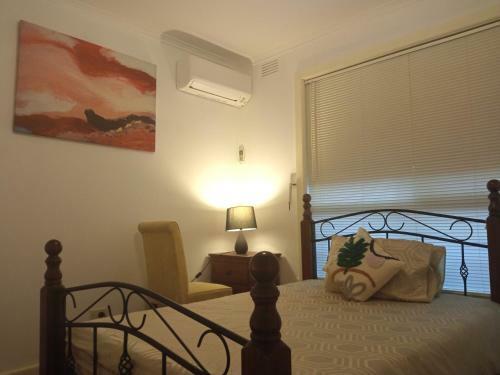 Hostal Sunny House - Melbourne Airport Home