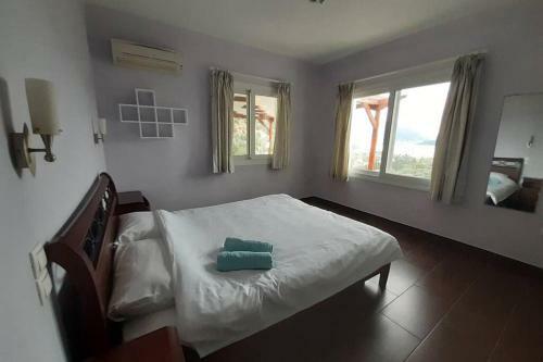 Villa Sunrise With Stunning Sea And Mountain Views