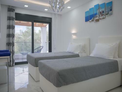 Inviting Villa In Kato Spileo With Private Swimming Pool