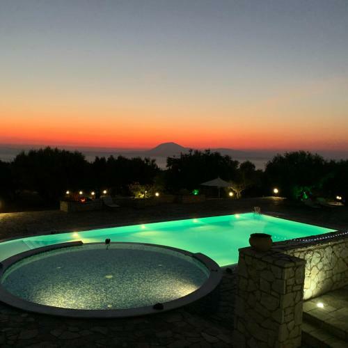 Amazing Villa With Private Pools And Sea Views