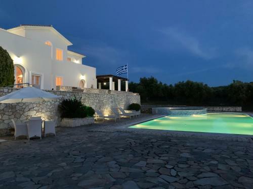 Amazing Villa With Private Pools And Sea Views
