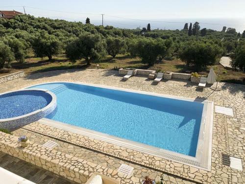 Amazing Villa With Private Pools And Sea Views