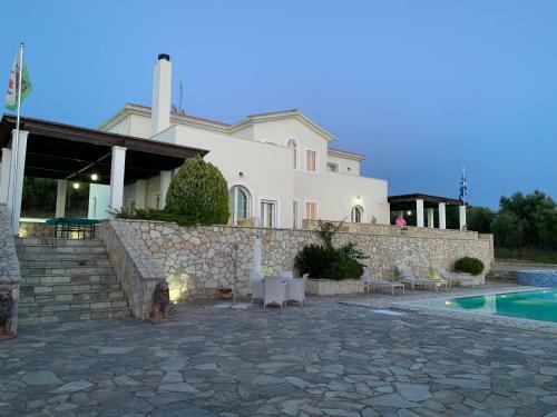 Amazing Villa With Private Pools And Sea Views