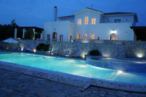 Amazing Villa With Private Pools And Sea Views