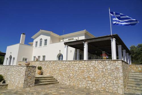 Amazing Villa With Private Pools And Sea Views