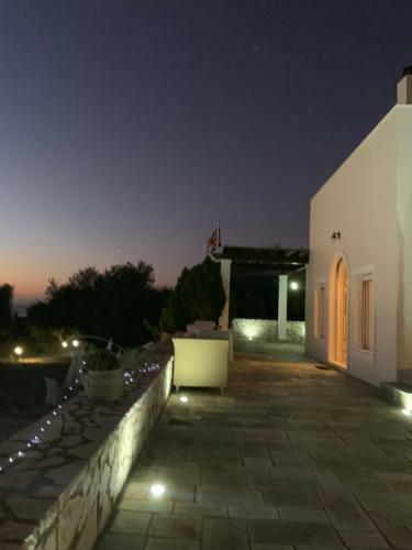 Amazing Villa With Private Pools And Sea Views