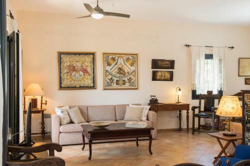 Captain's Countryside Villa For Up To 9 Visitors