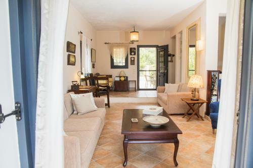 Captain's Countryside Villa For Up To 9 Visitors