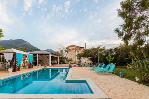 Beachfront Luxury Villa-private Pool, Garden Retreats