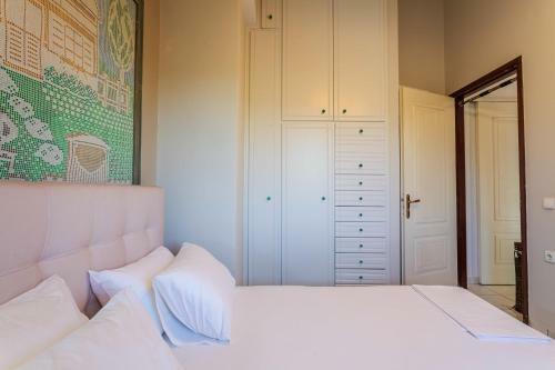 Beachfront Luxury Villa-private Pool, Garden Retreats