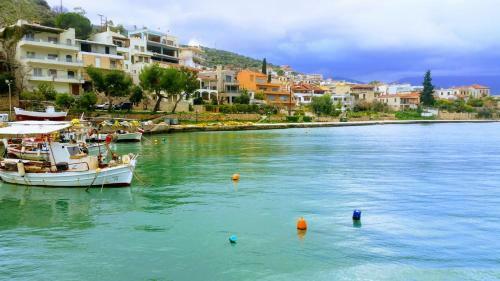 Seafront Apartment In Kiveri, Near Nafplion.