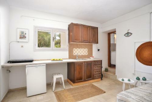New! Paxoswhite Sea View Apartments & Studios!