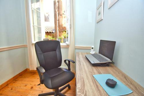 Roses Apartment In Corfu City Centre