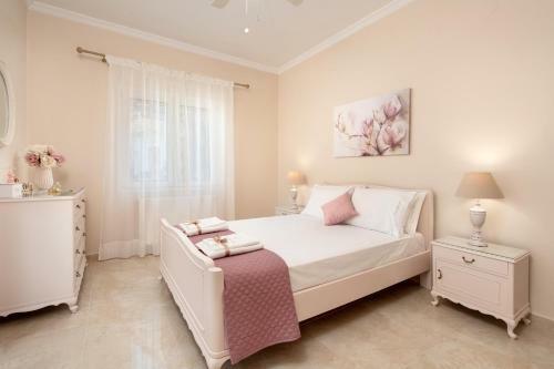 Nostalgia Corfu Town Apartments By Hotelius