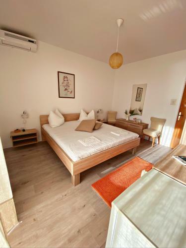 Hostal The Manzoni Family 1
