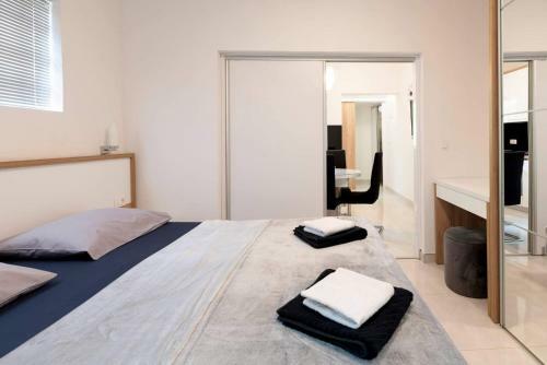 Apartment White Pearl