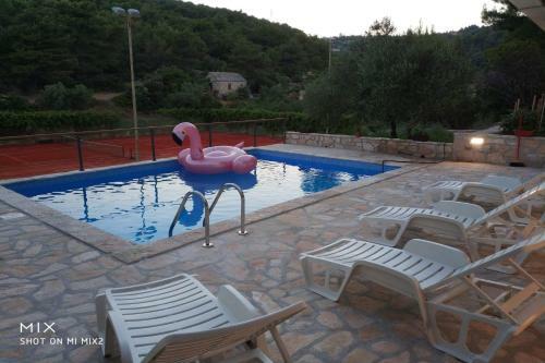 Vacation Home?shared Pool And Tennis Court?