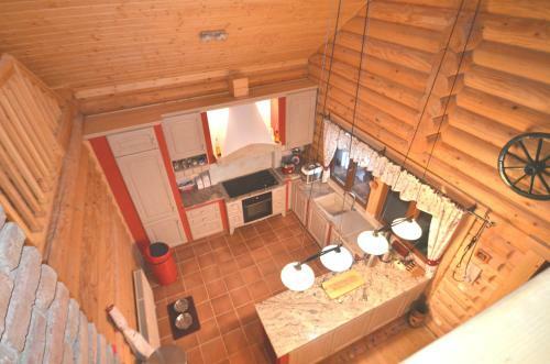 Chalet Mit 7.000 M2 Land Und Wundersch�ne Aussicht