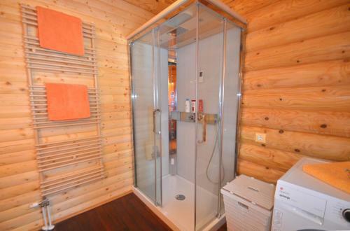 Chalet Mit 7.000 M2 Land Und Wundersch�ne Aussicht