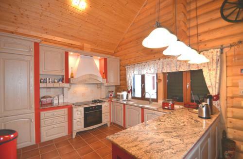 Chalet Mit 7.000 M2 Land Und Wundersch�ne Aussicht