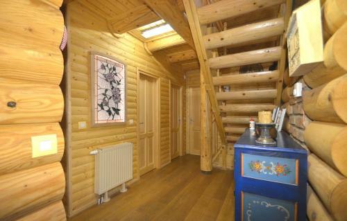 Chalet Mit 7.000 M2 Land Und Wundersch�ne Aussicht