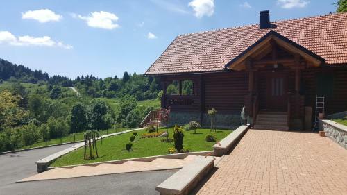 Chalet Mit 7.000 M2 Land Und Wundersch�ne Aussicht