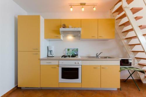 Apartment In Selce 39221