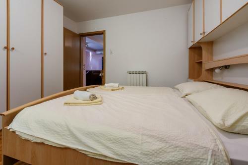 Apartment Eni Selce