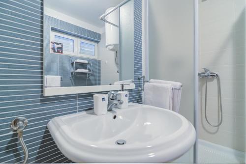 Modern A 2+2 Apartment ****