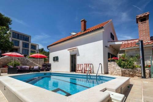 Nice House With Pool-splitska