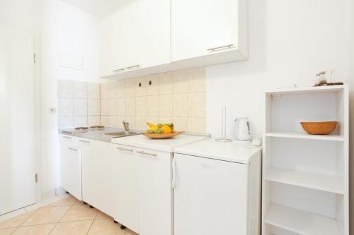 Apartments By The Sea Rogoznica - 4162