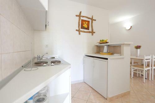 Apartments By The Sea Rogoznica - 4162