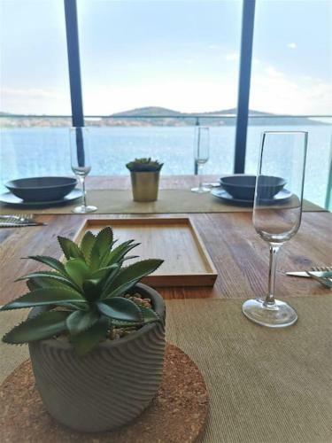 Beach Front Apartment With Beautiful Sunsets