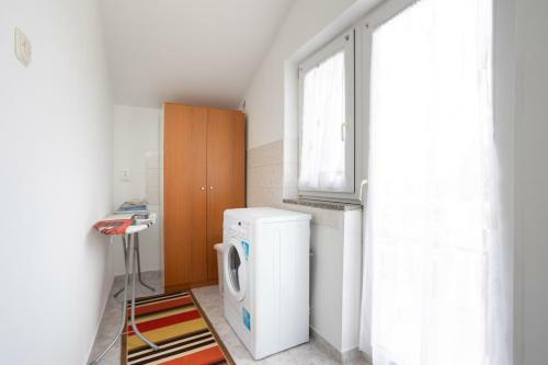 Apartman Luni S Bazenom