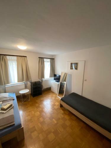 Einfaches Haus Mit Privatzimmern Und Gemeinschaftsr�umen